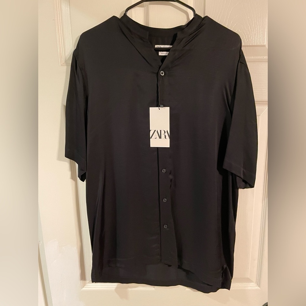 Men’s Size M Black Viscose Satin-Feel Monk Shortsleeve Collared Buttondown Shirt